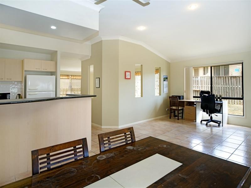 11 Rarotonga Rise, Pacific Pines QLD 4211