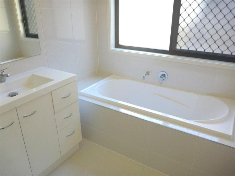 28 Rise Circuit, Pacific Pines QLD 4211