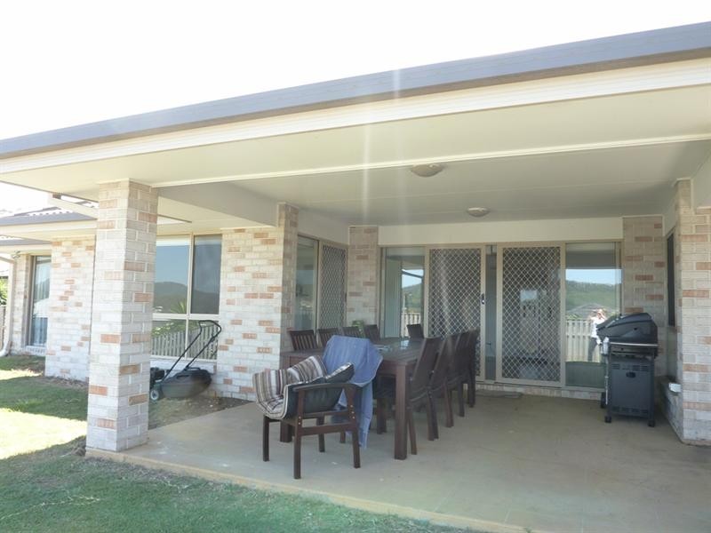 25 Sangster Crescent, Pacific Pines QLD 4211