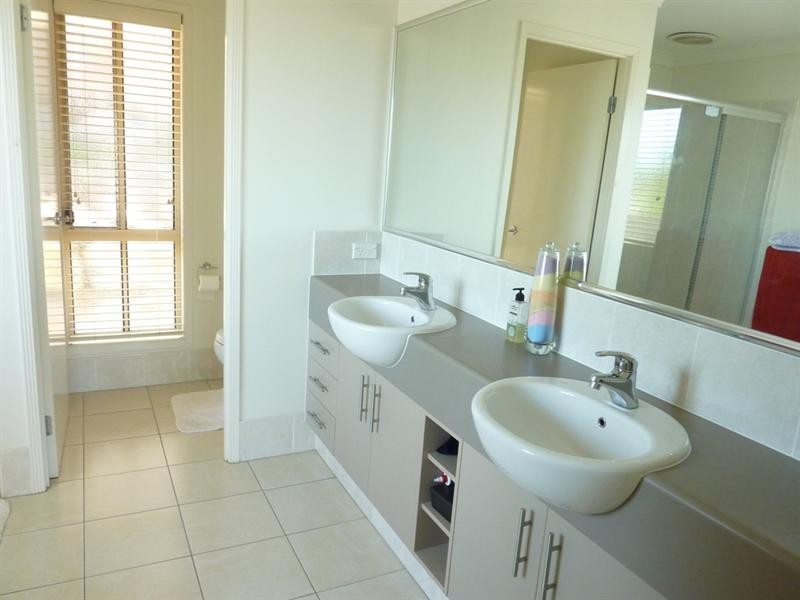 25 Sangster Crescent, Pacific Pines QLD 4211