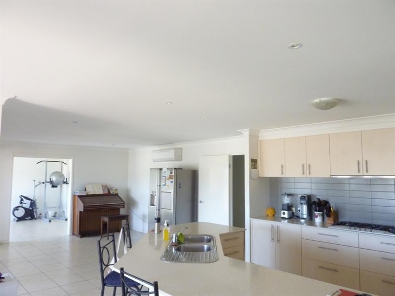 25 Sangster Crescent, Pacific Pines QLD 4211