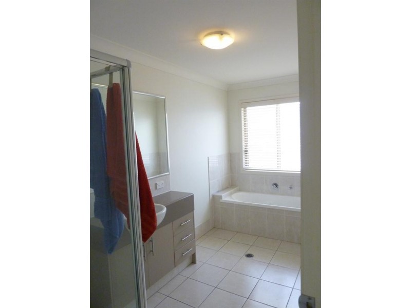 25 Sangster Crescent, Pacific Pines QLD 4211