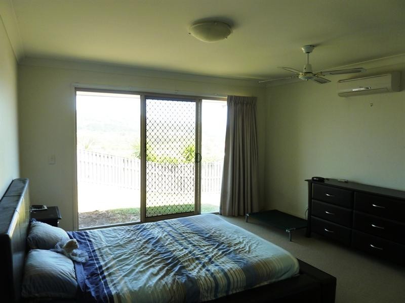 25 Sangster Crescent, Pacific Pines QLD 4211