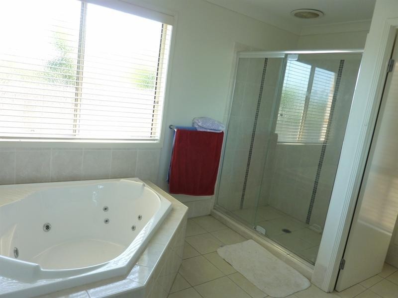 25 Sangster Crescent, Pacific Pines QLD 4211