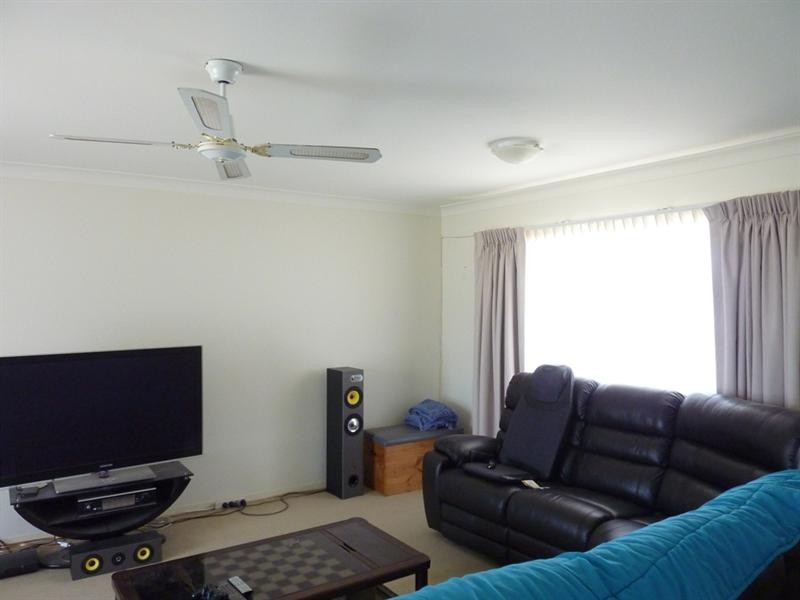 25 Sangster Crescent, Pacific Pines QLD 4211