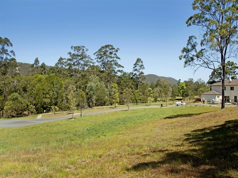 30 John Wayne Close, Maudsland QLD 4210