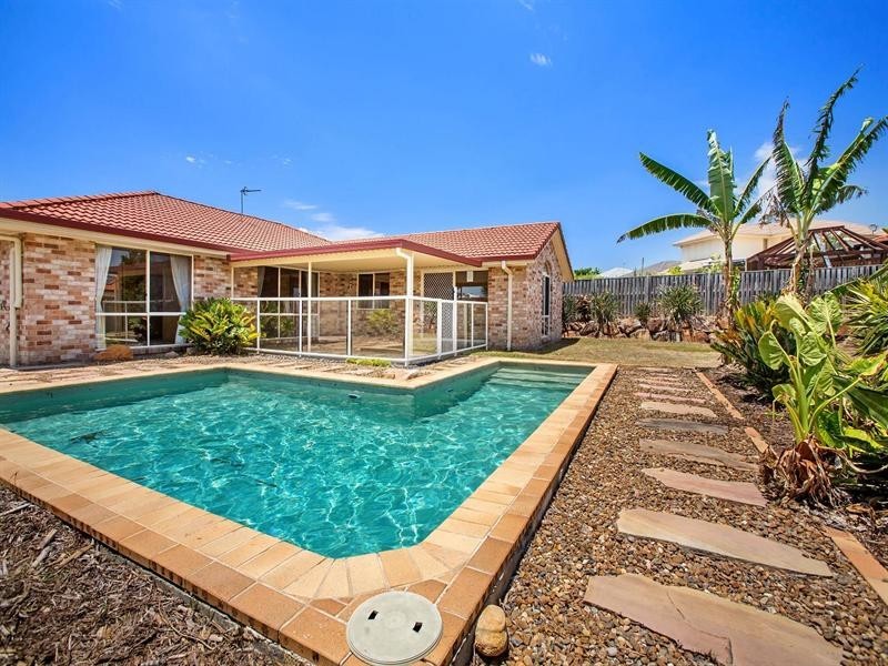 16 Beerwah Street, Pacific Pines QLD 4211