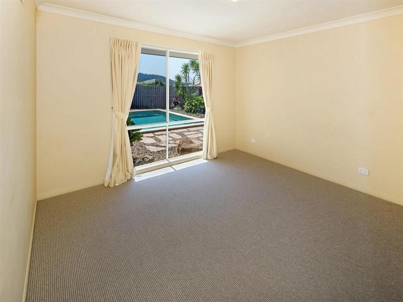 16 Beerwah Street, Pacific Pines QLD 4211