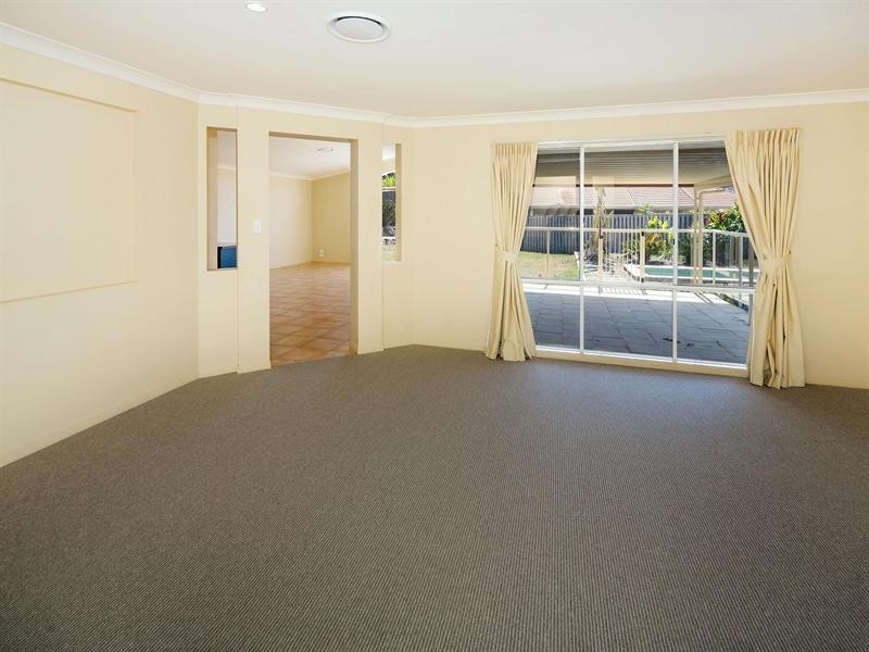 16 Beerwah Street, Pacific Pines QLD 4211