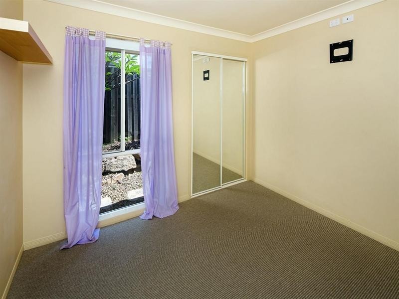 16 Beerwah Street, Pacific Pines QLD 4211