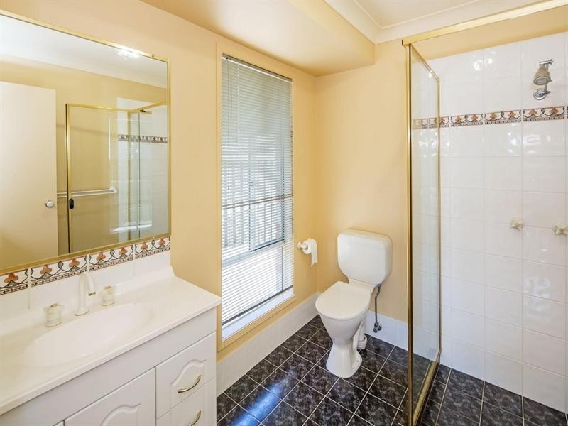 16 Beerwah Street, Pacific Pines QLD 4211