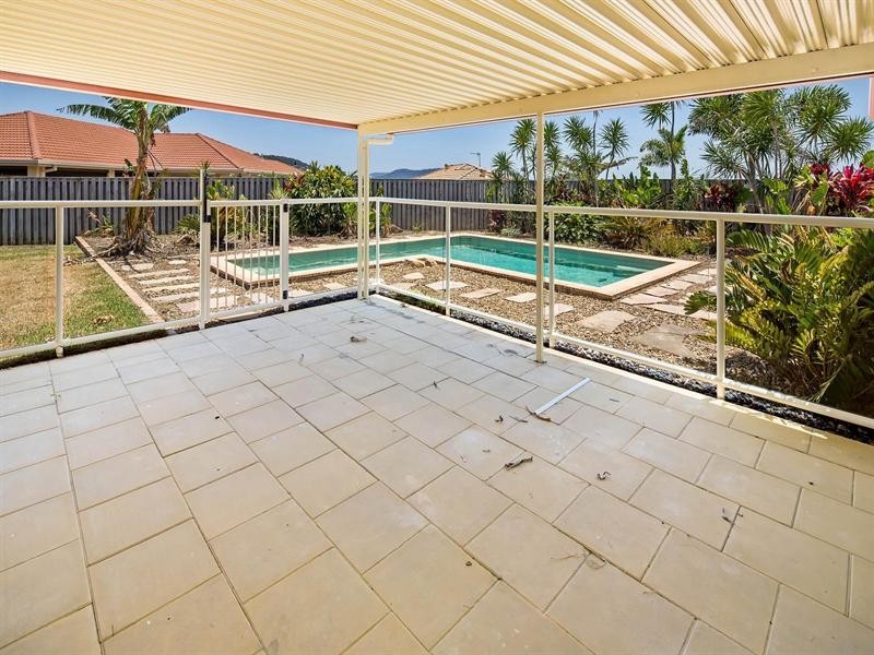 16 Beerwah Street, Pacific Pines QLD 4211