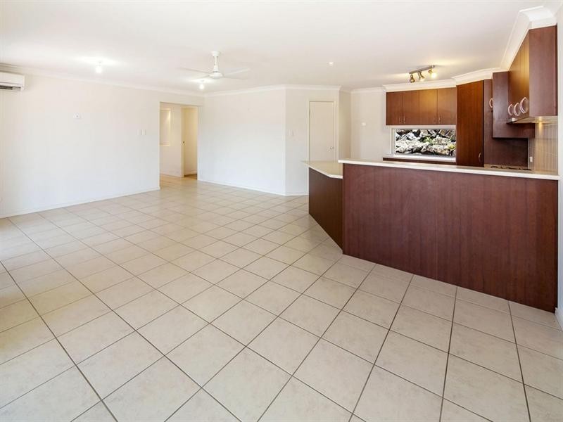 14 Sangster Crescent, Pacific Pines QLD 4211