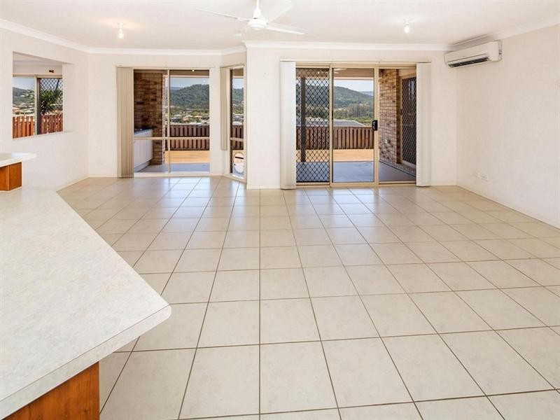 14 Sangster Crescent, Pacific Pines QLD 4211