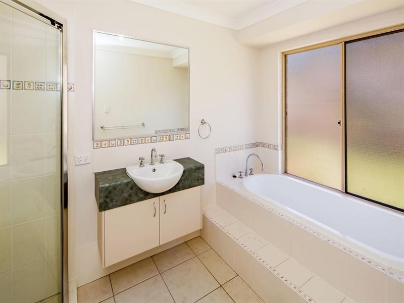 14 Sangster Crescent, Pacific Pines QLD 4211