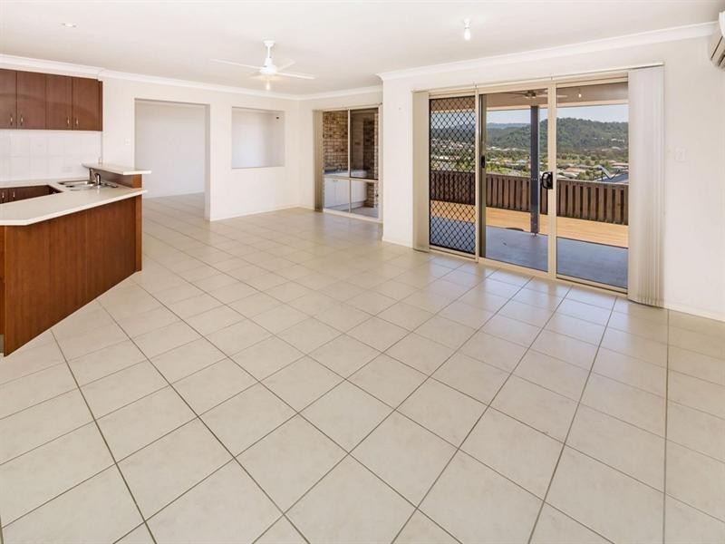 14 Sangster Crescent, Pacific Pines QLD 4211