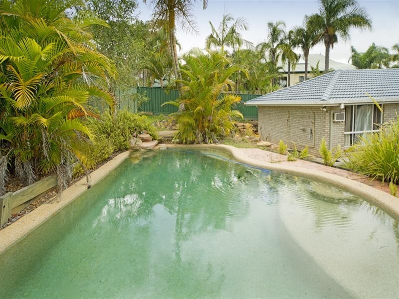 8 Edgeworth Place, Helensvale QLD 4212