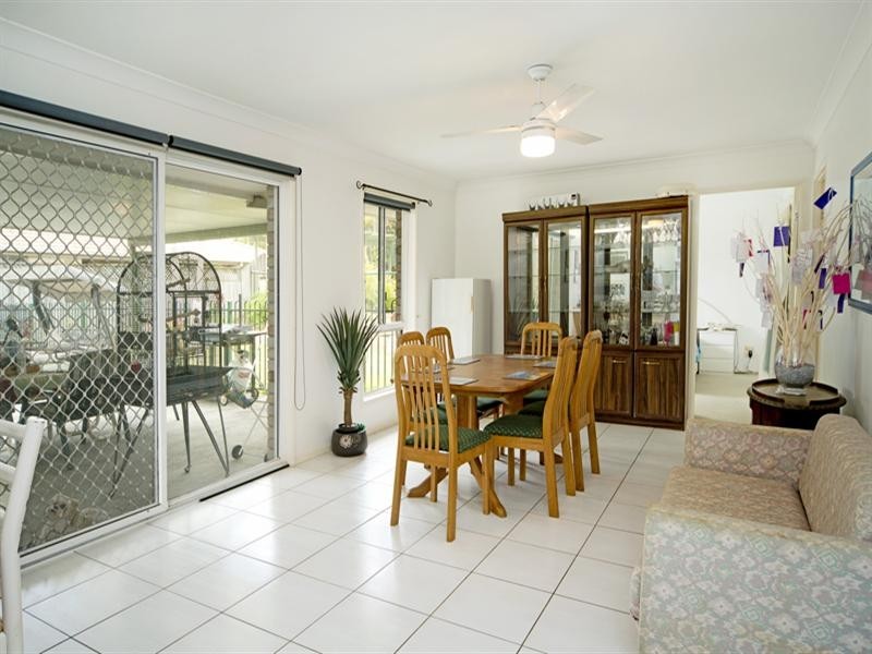 8 Edgeworth Place, Helensvale QLD 4212