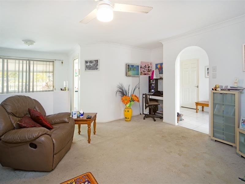 8 Edgeworth Place, Helensvale QLD 4212