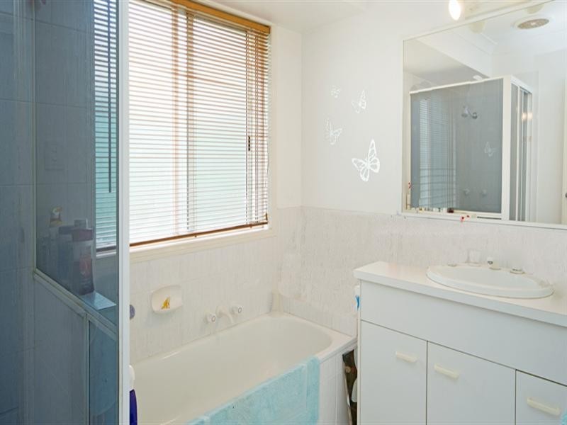 8 Edgeworth Place, Helensvale QLD 4212