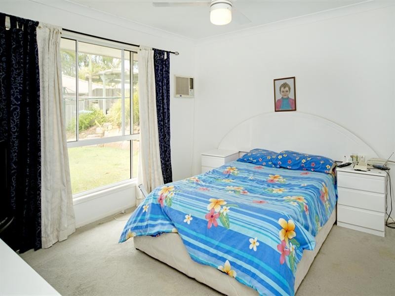 8 Edgeworth Place, Helensvale QLD 4212