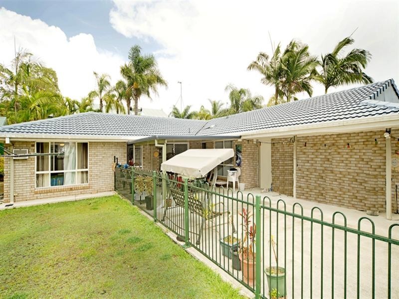 8 Edgeworth Place, Helensvale QLD 4212