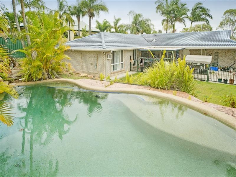 8 Edgeworth Place, Helensvale QLD 4212