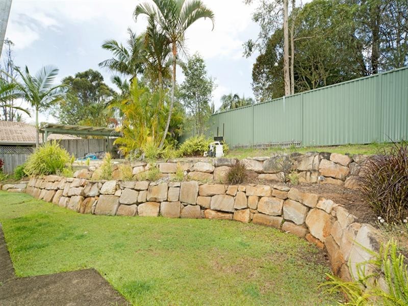 8 Edgeworth Place, Helensvale QLD 4212