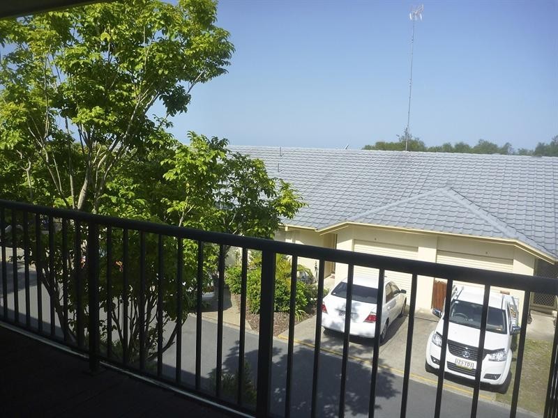 2/3 Arundel Drive, Arundel QLD 4214