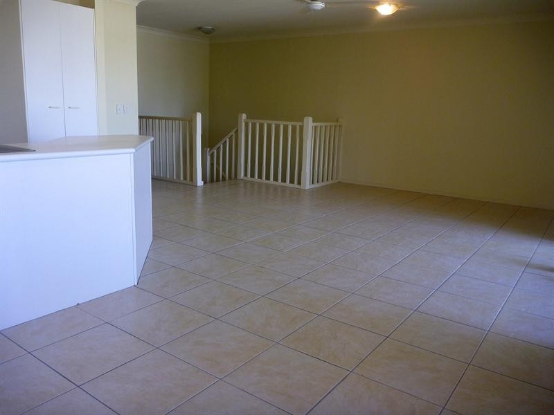 2/3 Arundel Drive, Arundel QLD 4214