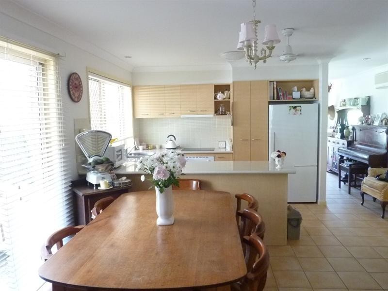 2/96 Cootharaba Drive, Helensvale QLD 4212