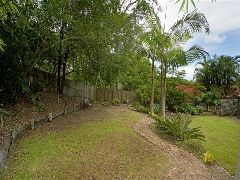 13 Surrey Court, Helensvale QLD 4212