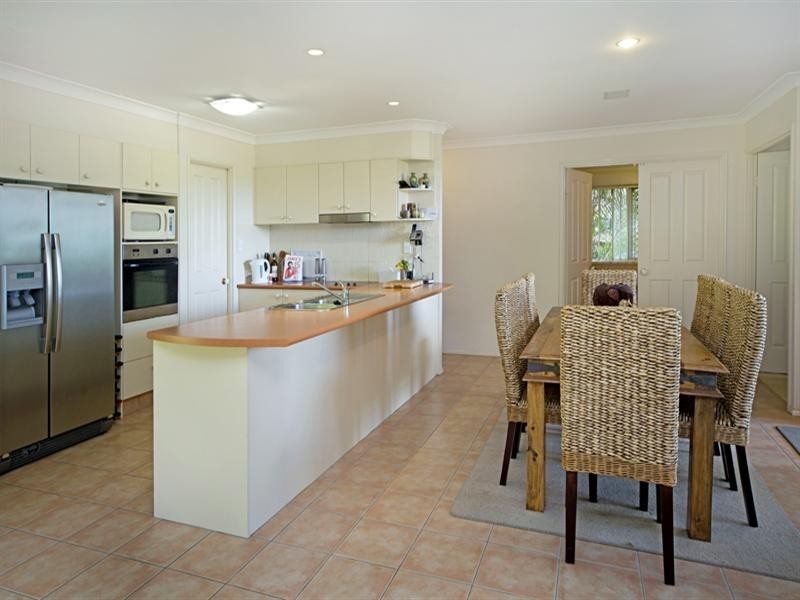 8 Woodward Lane, Pacific Pines QLD 4211