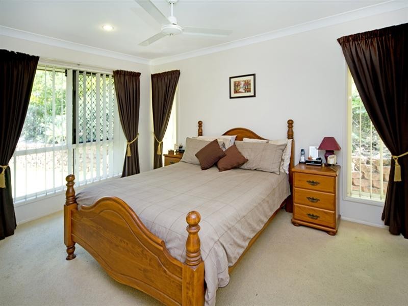 8 Woodward Lane, Pacific Pines QLD 4211