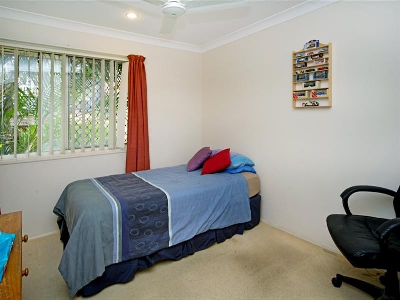 8 Woodward Lane, Pacific Pines QLD 4211