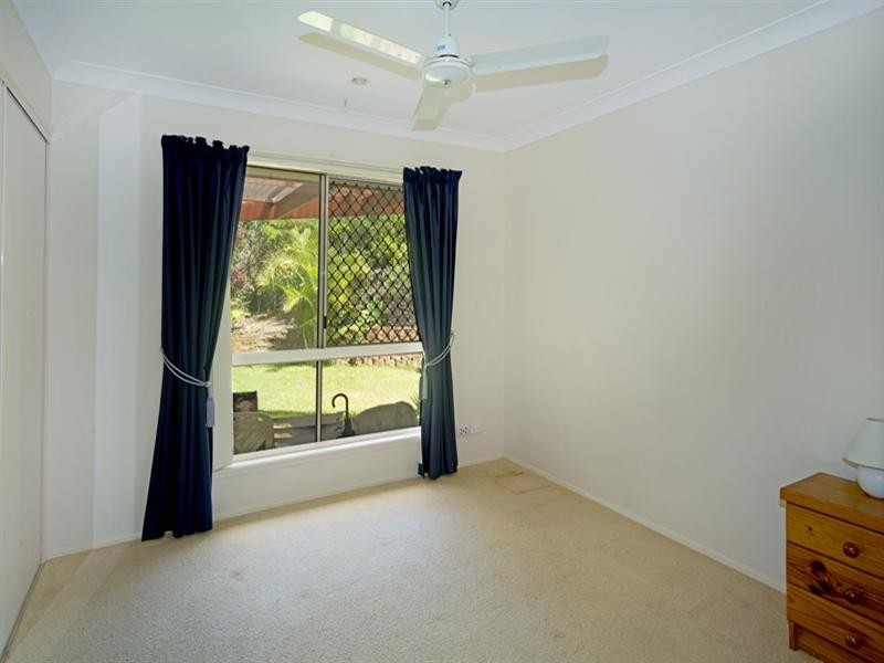 8 Woodward Lane, Pacific Pines QLD 4211