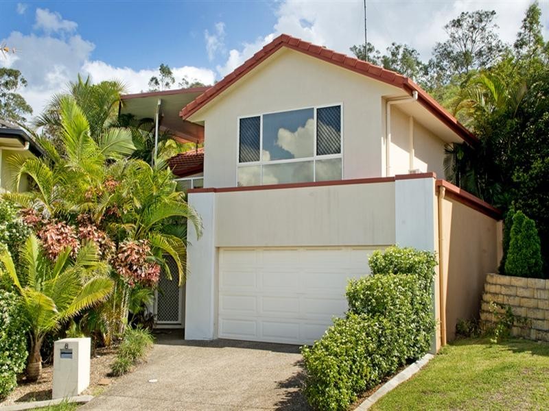 8 Woodward Lane, Pacific Pines QLD 4211