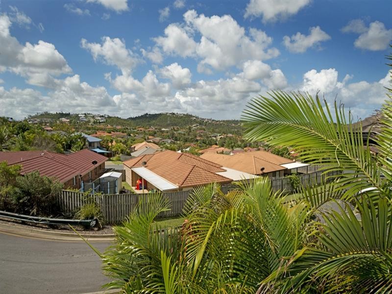 8 Woodward Lane, Pacific Pines QLD 4211