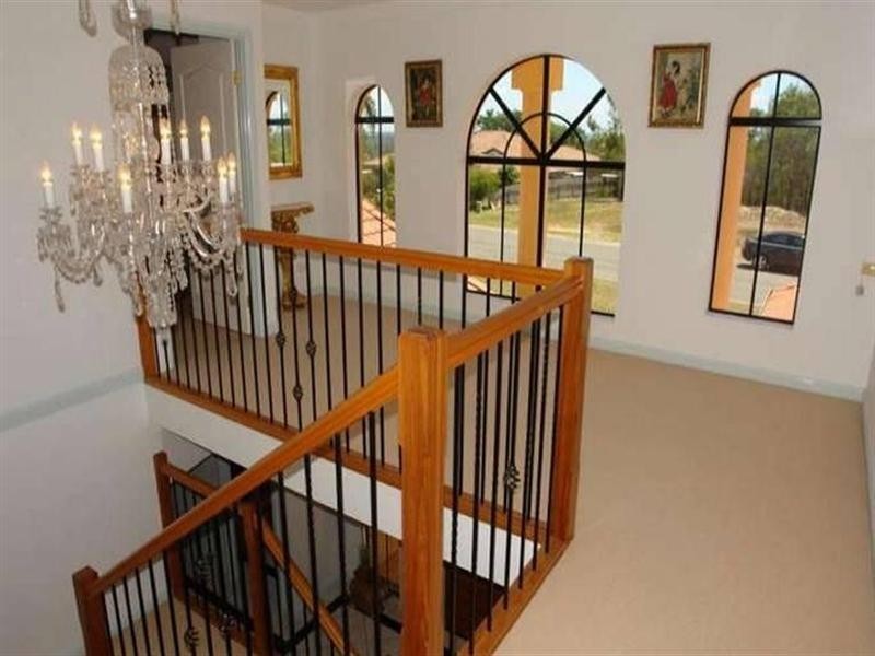 19 Dalby Court, Helensvale QLD 4212