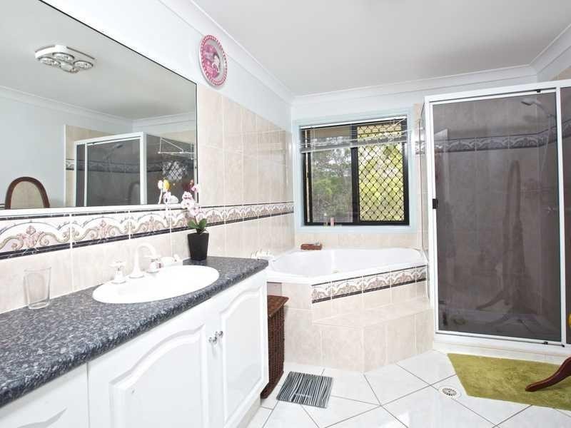 19 Dalby Court, Helensvale QLD 4212