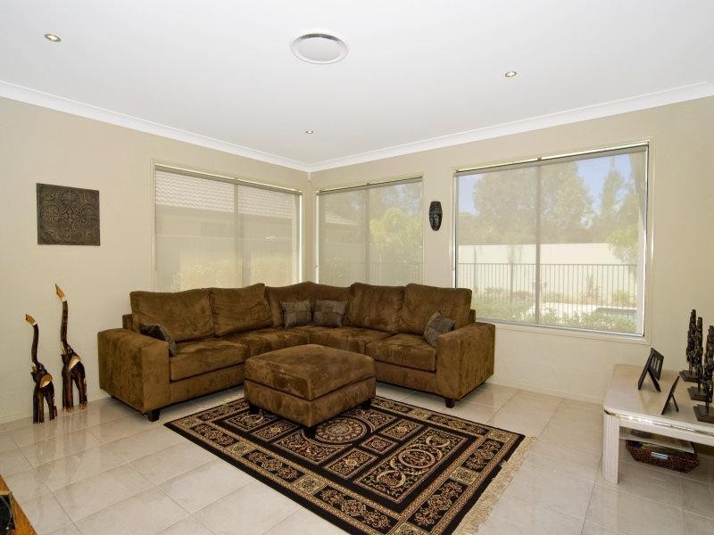 25 River Links Boulevarde East, Helensvale QLD 4212