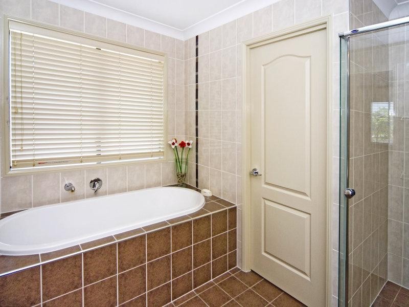 25 River Links Boulevarde East, Helensvale QLD 4212