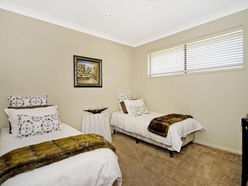 25 River Links Boulevarde East, Helensvale QLD 4212