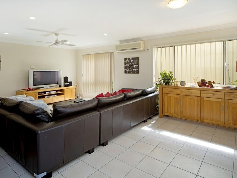 73 Tee Trees Boulevard, Arundel QLD 4214
