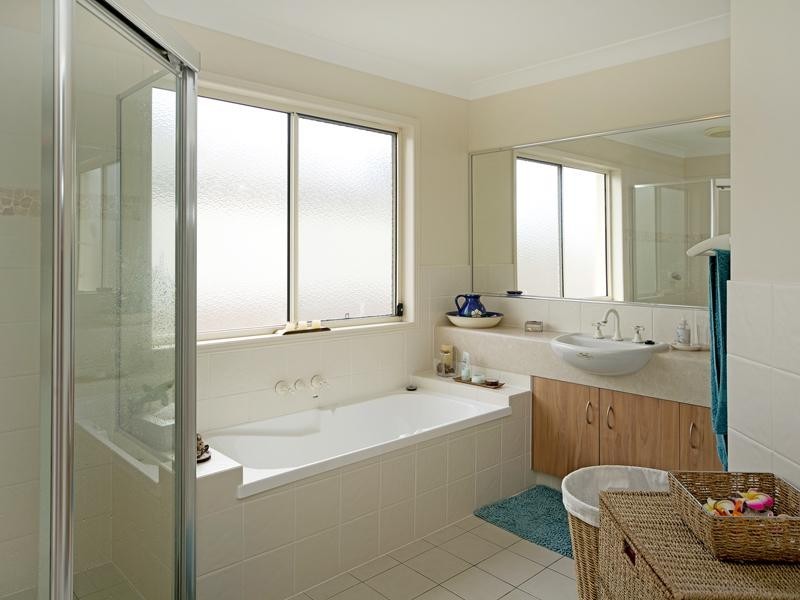 73 Tee Trees Boulevard, Arundel QLD 4214