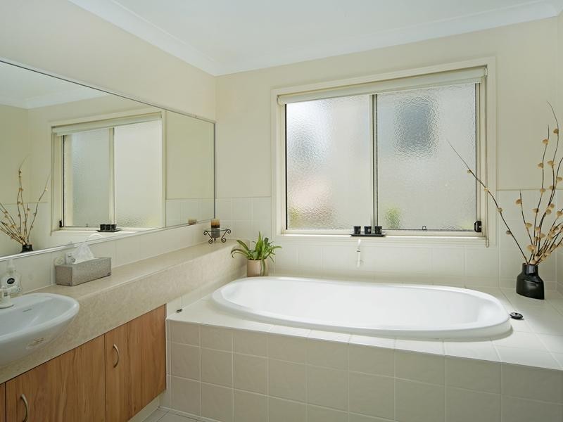 73 Tee Trees Boulevard, Arundel QLD 4214