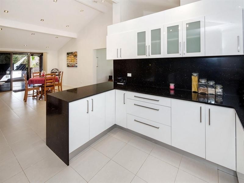 18 Wilmot Place, Helensvale QLD 4212