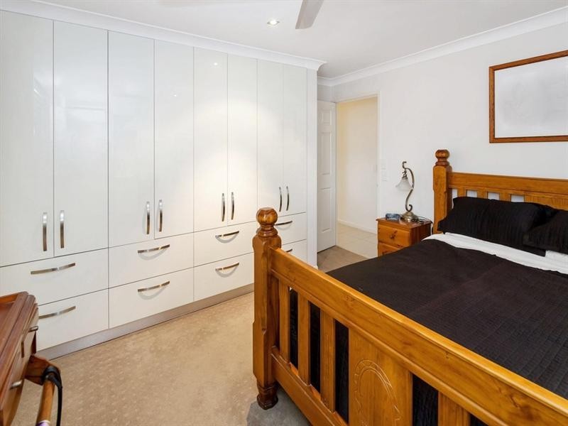 18 Wilmot Place, Helensvale QLD 4212