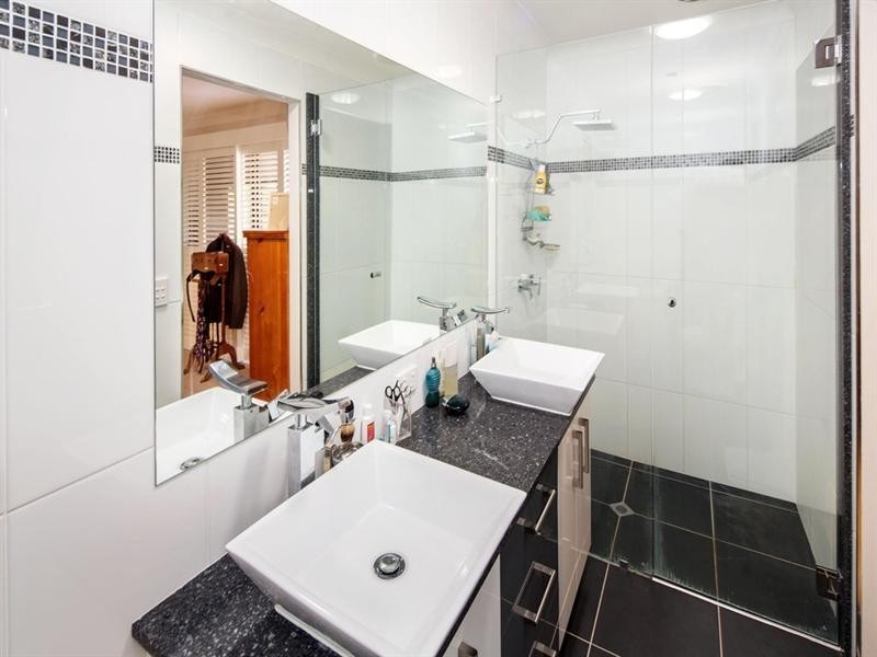 18 Wilmot Place, Helensvale QLD 4212