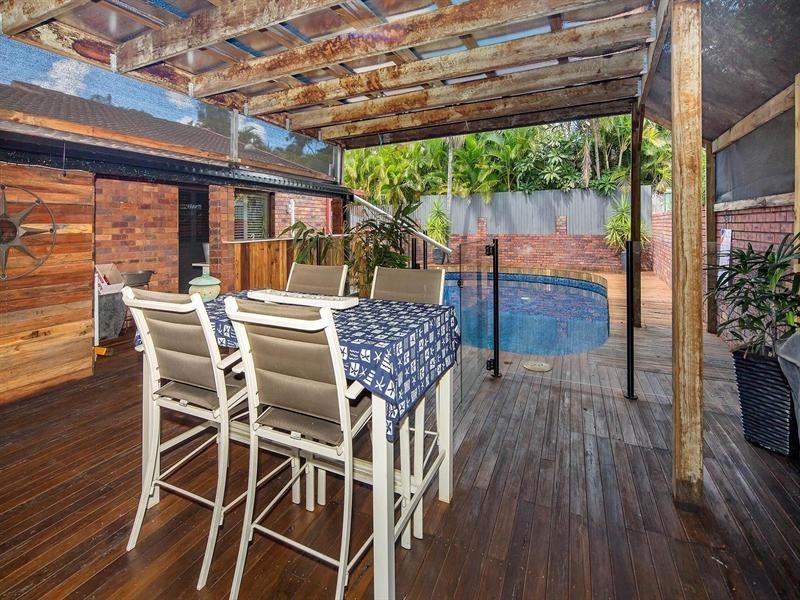 18 Wilmot Place, Helensvale QLD 4212